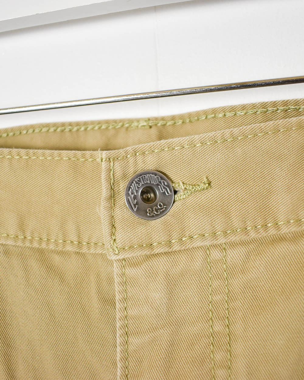 Neutral Levi's Jeans - W38 L2