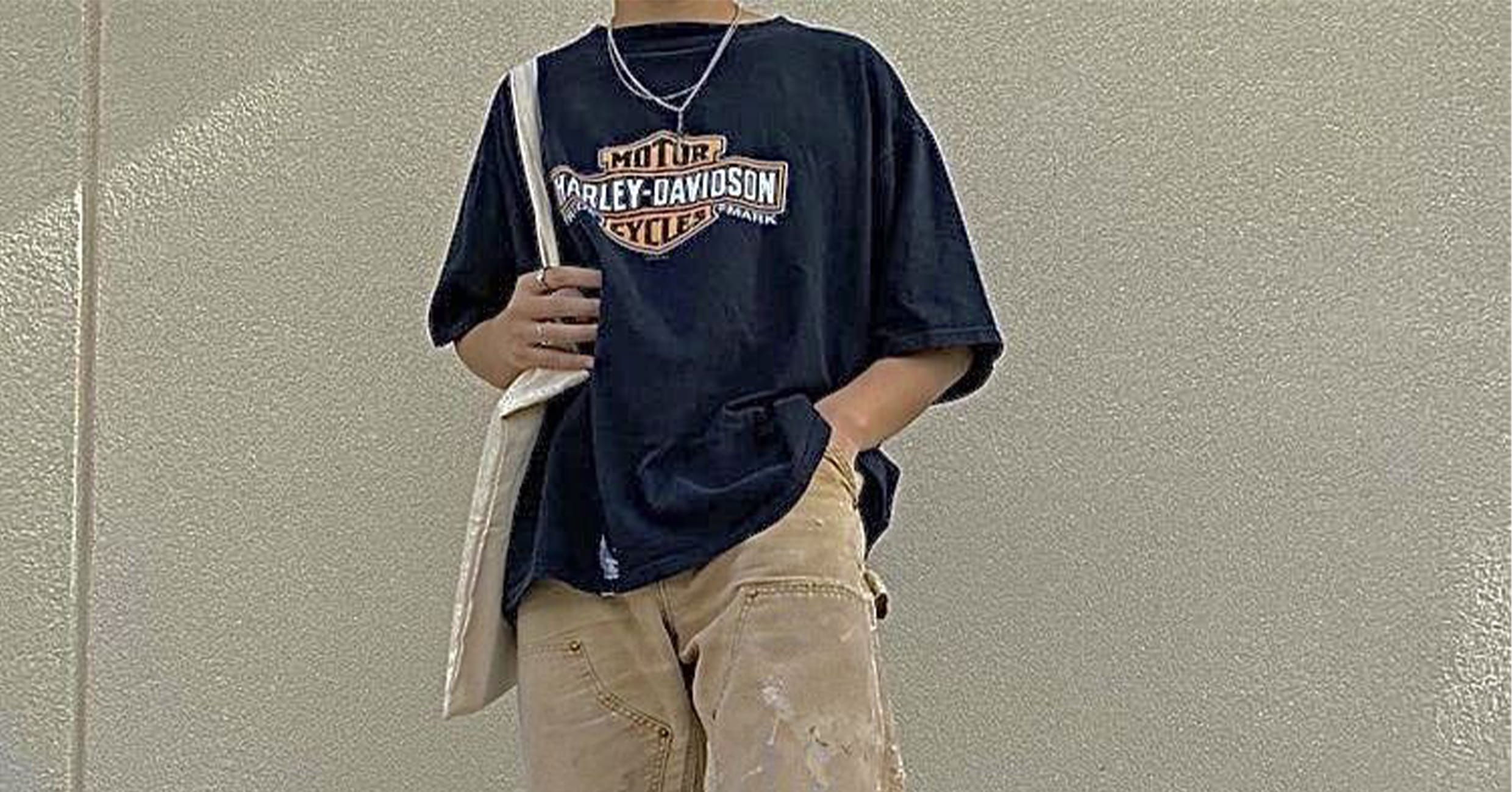 vintage 90s outfit  Jeans and t shirt outfit, College sweatshirt
