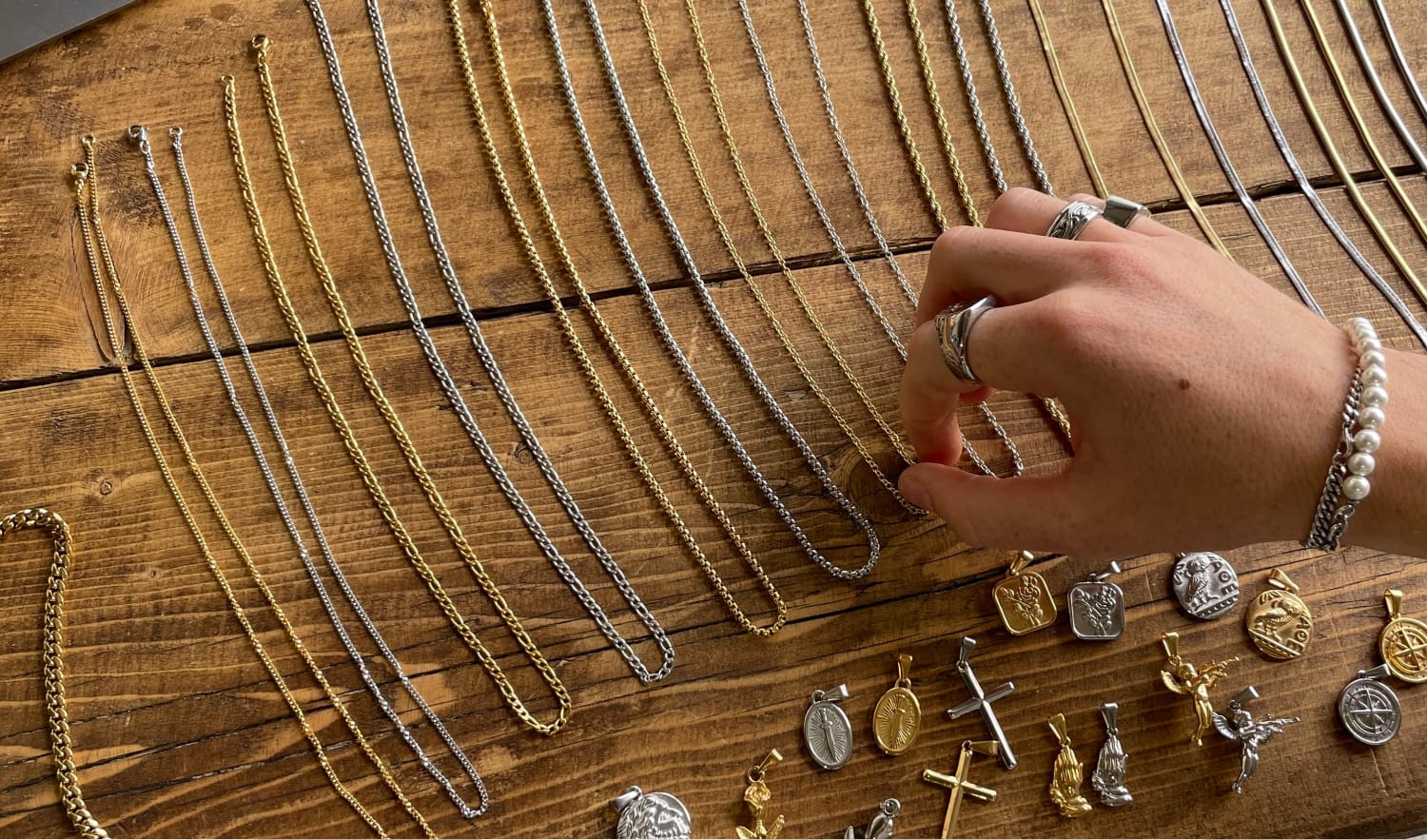 Domno Vintage's Holiday Gift Guide 2023!