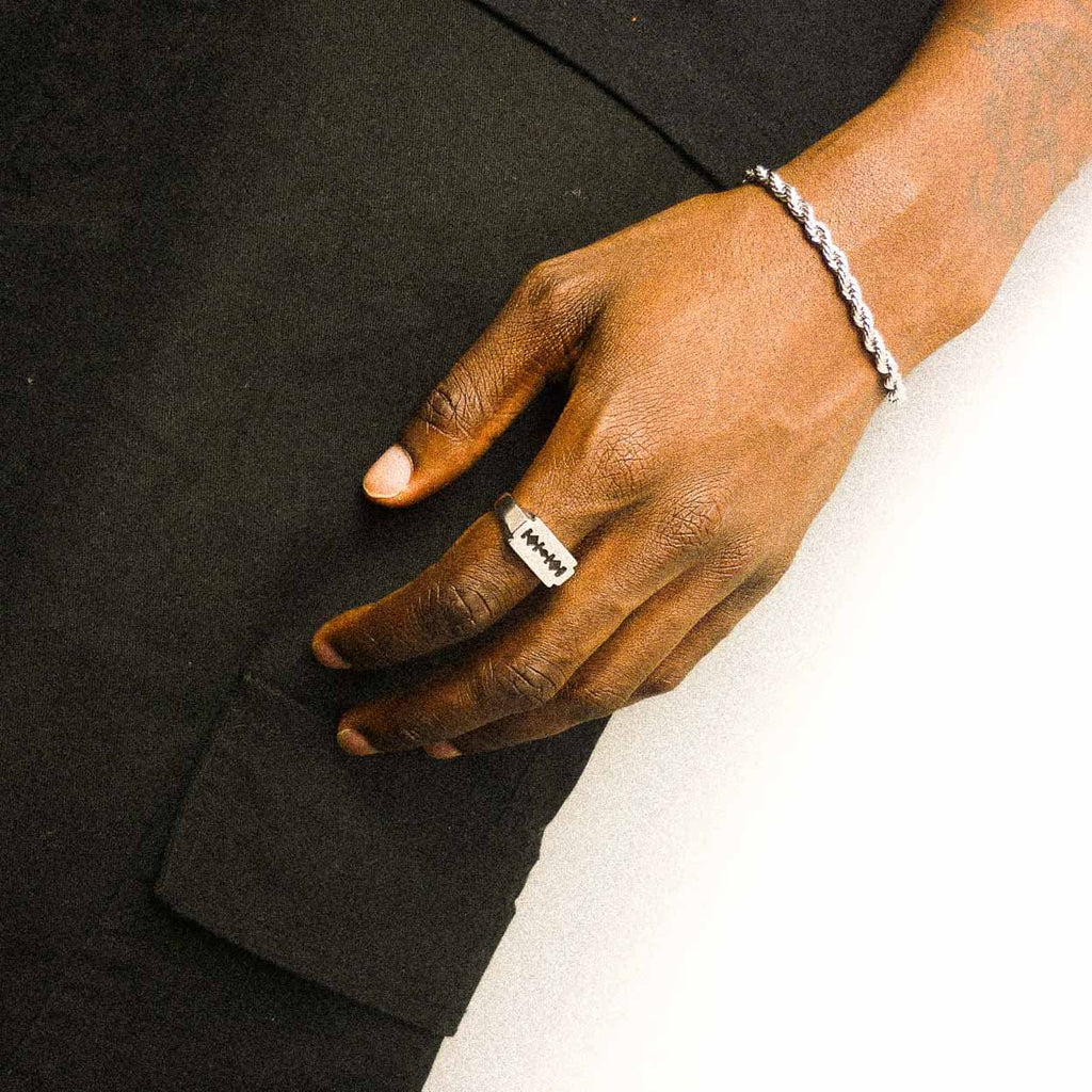 Razorblade Ring