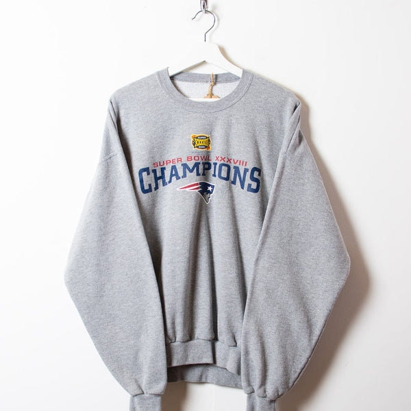 Vintage 1996 Patriots Sweatshirt  Sweatshirts, Patriots sweatshirt,  Sweatshirt tops