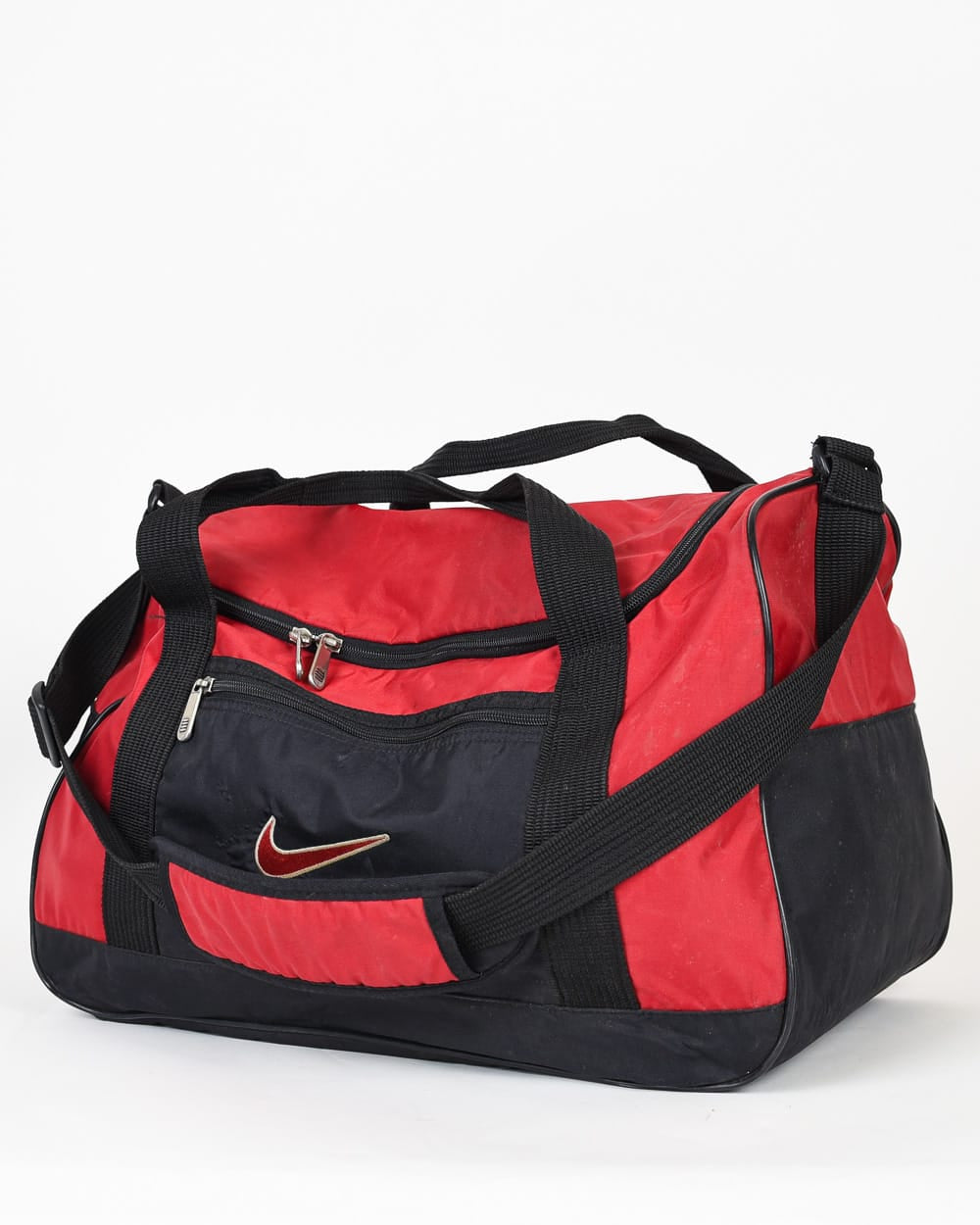 Red duffle sale bag nike