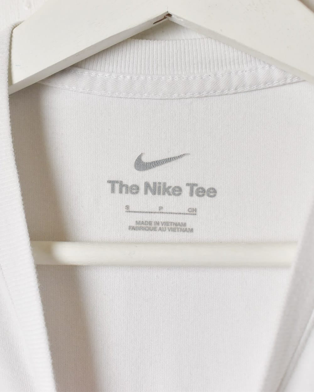 White Nike Challenge Court T-Shirt - Small