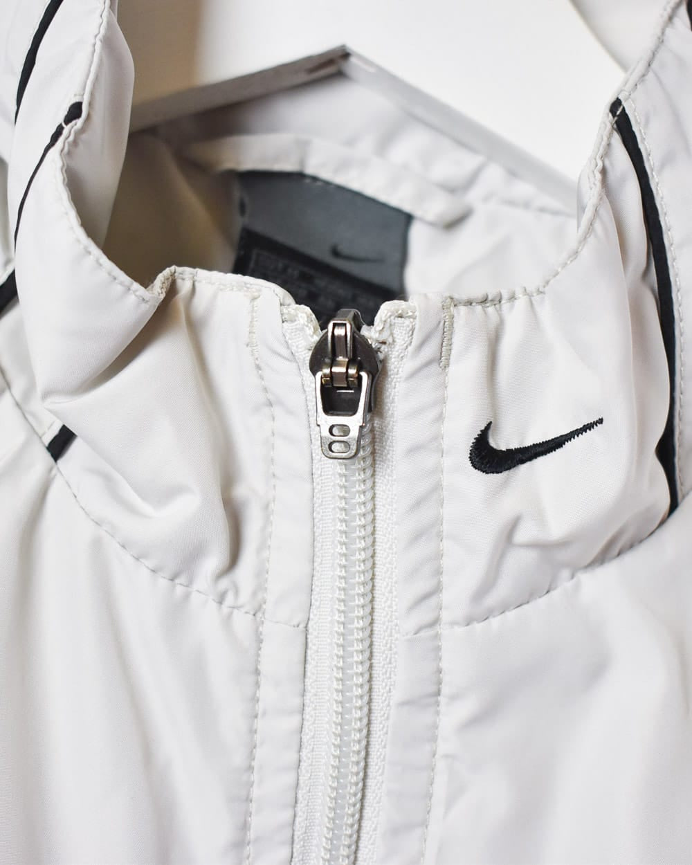 Neutral Nike Windbreaker Jacket - Medium Women's