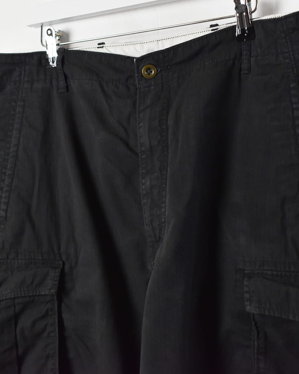 Black Levi's Cargo Shorts - W40 L23