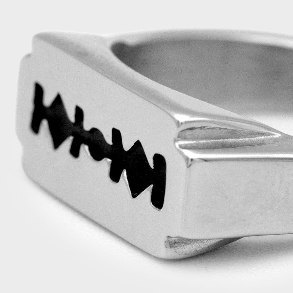 Razorblade Ring