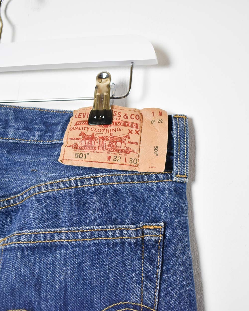 Navy Levi's 501 Jeans - W32 L30