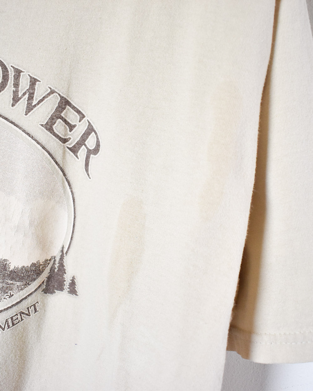 Neutral Devils Tower Monument Graphic T-Shirt - X-Large
