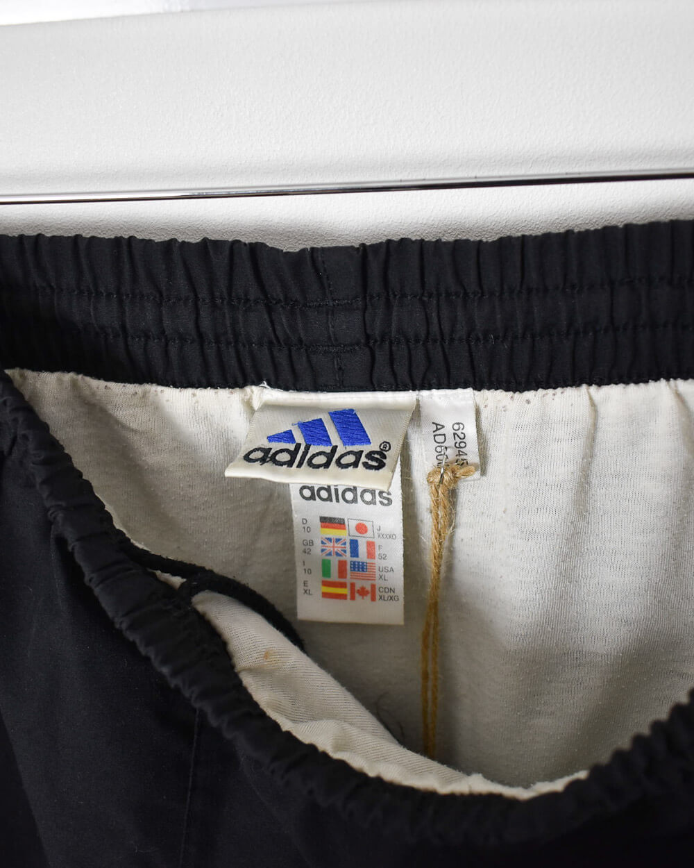 Adidas Shorts - W38 L17 - Domno Vintage 90s, 80s, 00s Retro and Vintage Clothing 